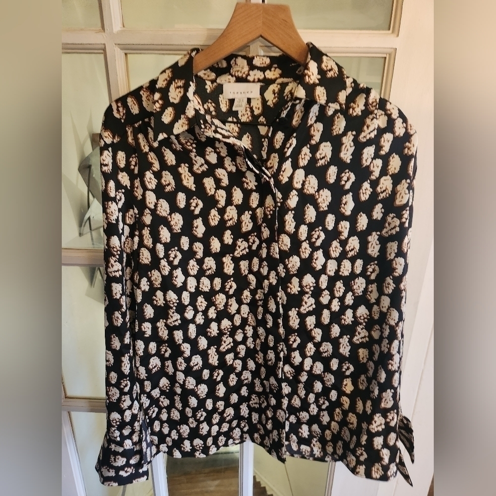 Topshop retro design button down, black size 6 blouse